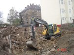 Bagger beim ausheben des ehem. Kellers